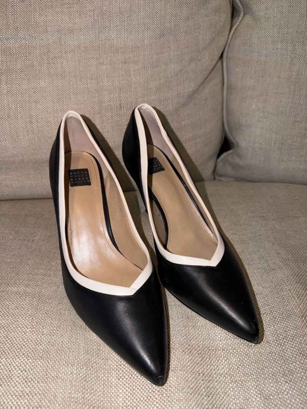 White House Black Market Black and White Pointed Toe Women's Pumps Size 8